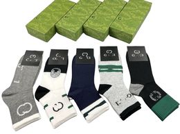 24SS Woman Socks Designer فاخرة تخزين جودة مريحة في الركبة ساق طويلة جورب مع خطاب طباعة أبيض أبيض الشارع