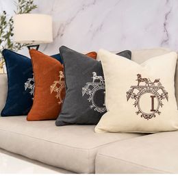 Letter Luxury Square Cushion Designer Decorative Pillow Luxurys Designers Cushion Cotton Letter Decor Living Room Cushion D2112285193h