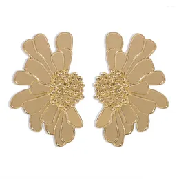 Stud Earrings 2024 Fashion Euro-american Retro Alloy Floral Studs Femininity Grain Flower For Woman Party Gifts