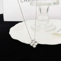 V Necklace Four leaf clover laser single flower pendant necklace womens pure silver light luxury niche collarbone chain fashionable high-end v gold thickness 18K