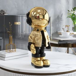Plating Golden Astronaut Craft Sculpture Statue Nordic home Decoration Luxury Ornaments Decor for Home Resin Art 240301