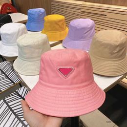 Designer p Bucket Hats Triangle Badge Candy Colour Couple Fisherman Sun Caps Mens Unisex Outdoor Casual Hat 8 Colours