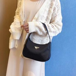 Luxury Bag Store Sale New Mediaeval Dumpling Bun Nylon Oxford Same Style Crcent Handheld Armpit Mini Womens