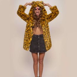 Caldo cappotto in peluche con orecchio a forma di cartone animato con stampa leopardata da donna, cappotto in pelliccia 447940