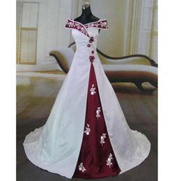 2020 novo deslumbrante vestido de casamento branco e borgonha vintage apliques artesanais fora do ombro cetim uma linha vestidos de noiva no5692825