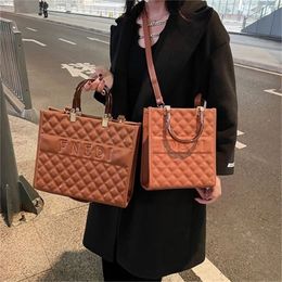 80%2022 New Top Design Luxury Bags OFF high quality Lingge capacity tote hand autumn and winter large embroidered wire lattice bag1482
