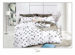 Bedding sets 4pcs Set Breathable Quilt Cover Sheet Pillowcase Twin Queen King Size Healthy Printing Family Luxury Home Textiles