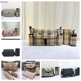 Designer diaper bag Waterproof Mom Bag 3 set Diaper bag Baby Baby Zipper Brown plaid print a6