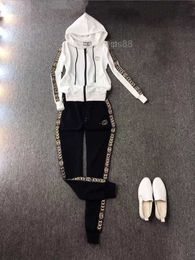 2024 Womens Tracksuits suit designer tracksuit women wear coat autumn winter warm clothes fashion letters jacquard street clothes casual Inverted triangle Two set