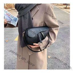 Luxurys Saddle Handbag Shoulder Bags Crossbody Top Quality Fashion Women Classic Leather Bag Clutch Totes Wallets Ladies Purse Handbag 926