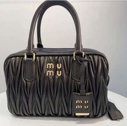 Miui Handle Top Shoulder Bag Matelasse Bowling Handbag Purses Womens Mens Designer Wallets Crossbody Square Genuine Leather Tote Clutch Wrinkle