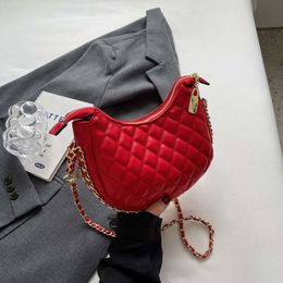 Shop Factory Wholesale 2024 Autumn New Simple Shoulder Bag Texture Design Womens Fashion Lingge Chain Crescent