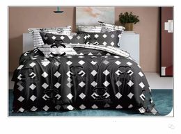 Designer Bedding Sets Luxury Classic Printed Four Piece Set Of Bed Sheets Home Bedding for All Seasons