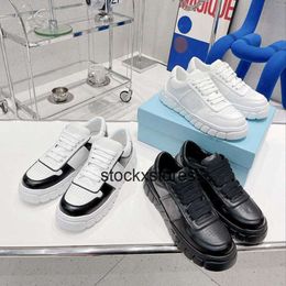 Sneakers pra Lace-up Casual Shoes Platform Modern Design Applique e White Shoes Black Serrated Thick-Soled Rubber Foam Running Outsole Loafers Leather Sports