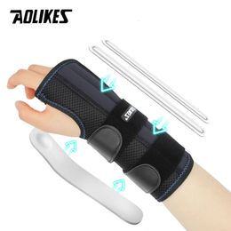 AOLIKES 1PCS Wrist Brace for Carpal Tunnel Relief Night SupportSupport Hand with 3 StaysAdjustable Support Splint 240226