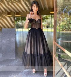 Modern Black Dotted Tulle Short Prom Dresses Spaghetti Straps Evening Gowns Sweetheart Corset Prom Party Gowns4393381