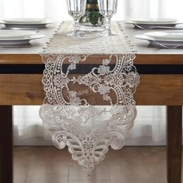 Table Runner White Europe Court Embroidered Yarn Flag Cover Hollow Out Lace Coffee Long Corner Fashion Wedding Decoration 240307