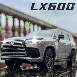 1 24 LX600 SUV Alloy Luxy Car Model Diecasts Metal Toy Off-road Vehicles Car Model Simulation Sound and Light Childrens Toy Gift 240228
