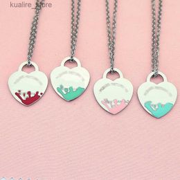 Pendant Necklaces Luxury 19mm Heart Necklace Womens Packaging Stainless Steel Blue Pink Green Red Couple Jewelry on The Neck Valentine Day Wholesale L240311