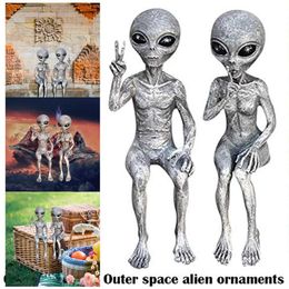 Outer Space Alien Statue Martians Figurine Set For Home Indoor Outdoor Figurines Garden Ornaments Decor Miniatures2524