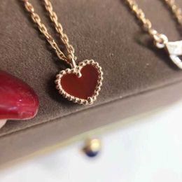 V 목걸이 Fanjia Little Red Heart Love Necklace Womens 18K 로즈 골드 하트 팔찌 작은 빨간 심장 귀걸이 빨간 마노