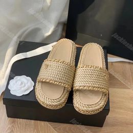 Designers women slides Thick Sole Slippers Sheepskin Padding Straw Woven with chain Outsole Sandals summer slippers small platforms beige black 35