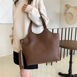 Brand luxury new fashion women handbag beach designer bag by the seaside PVC high quality leather shopping bag