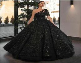 Dubai Arabic Black One Shoulder Ball Gown Quinceanera Dresses Sequined Draped Tiered Skirt Formal Dresses Evening Gowns Sweet 16 D8010790