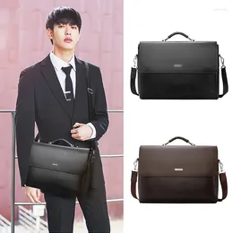 Briefcases Fashion Leather Briefcase For Men Designer Work Business Tote Bolsas Handbag Cross Shoulder Square A4 Side Crossbody Laptops Bag