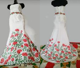 2022 Mexican Style Wedding Dress Rose Flowers Embroidered Lace Satin Strapless Corset Back Women Bridal Gown Charro Quinceanera Dr2652196