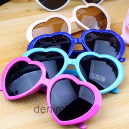 20pcs Cheap Beach Womans Sunglasses Luxury Mens Sun Glasses Heart Shaped Unisex Eyeglass Gradient Metal Hinge Fashion Men and Women Spectacles A255