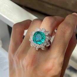 2024 Ins Top Sell Wedding Rings Vintage Jewelry 925 Sterling Silver Cushion Shape Emerald CZ Diamond Gemstones Party Eternity Women Flower Band Ring Gift