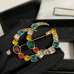 Vintage Luxury Letter Diamond Brooches Classic Womens Charm Pins Luxury Style Boutique Brooch Birthday Wedding Girl Clothing Brooches With Box Jewellery