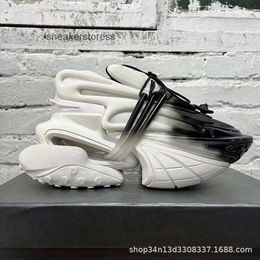 Couple Sole Sneakers Spacecraft Mens Casual Sneaker Space Shoes Thick Top Elevated Quality Men's Women's Balmana Style 2024 23 Jgs5