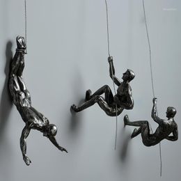 Industrial Style Climbing Man Resin Iron Wire Wall Hanging Decoration Sculpture Figures Creative Retro Present Statue Decor1255h