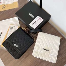 Shop Factory Wholesale Crossbody Bag for Women New White Lingge Chain Mobile Phone Fashion Vertical Small