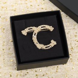 2024 Luxury quality charm brooch hollow design have stamp box in 18k gold plated and diamond flower shape PS3100B