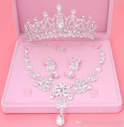 2019 Cheap Bling Bling Set Crowns Necklace Earrings Alloy Crystal Sequined Bridal Jewelry Accessories Wedding Tiaras Headpieces Ha6822409