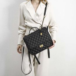 Shop Handbag Promotion Womens 2024 Spring/summer New High End Unique Fashion Student Commuter Handheld Lingge Shoulders