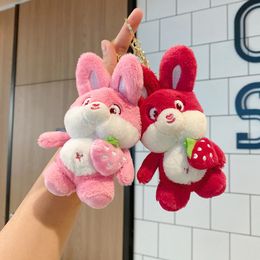 Högt utseende Strawberry Bunny Pendant Street stall docka grossist fångstmaskin docka tecknad nyckelchain plysch leksak