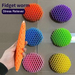 Plastic Sensory Deformable Shrapnel Decompression Fidget Worm Small Potato Palm Play Pinch Fun Stress Relief Toy