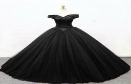 2019 New Ball Gown Black Gothic Wedding Dresses Off the Shoulder Basque Waist Corset Back Floor Length Women Vintage Non White Bri4369468