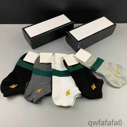 Fashion Mens and Womens Four Seasons Pure Cotton Ankle Short Socks Designer Breathable Outdoor Leisure Colors Business Sock with Box QPRE