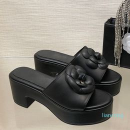 Classic Women Shoes Slipper Designer Big Flower Heel Leather Beach Shoes Sandals Toe Leak Heel Wedge Party Black White Khaki