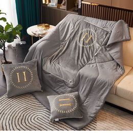 Fashion Letter Blankets Luxury Cushion Designer Decorate Bolster Luxurys Designers Cushion Blanket Pillow Home Decor Expenses Four272T