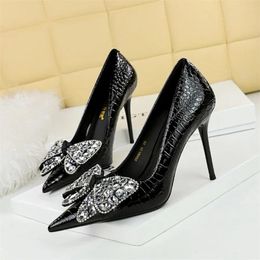 Dress Shoes Style High Heels Stone Patterned Patent Leather Shallow Mouthed Pointed Rhinestone Bow Single Shoe