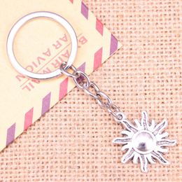 Keychains 20pcs Fashion Keychain 28x25mm Sun Sunburst Pendants DIY Men Jewellery Car Key Chain Ring Holder Souvenir For Gift