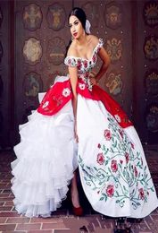 2019 Elegant New White And Red Vintage Quinceanera Dresses With Embroidery Beads Sweet 16 Prom Pageant Debutante Dress Party Gown 8155968