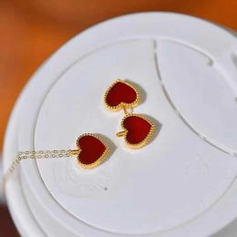 V Necklace 18K Gold Red Agate Love Pendant Necklace AU750 Womens Light Luxury and Luxury Sense Versatile Gift for Girlfriend333