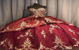 Burgundy Quinceanera Dresses 2021 Off the Shoulder Gold Beaded Sequins Lace Applique Tiered Satin Tulle Sweep Train Corset Back Sw2217305